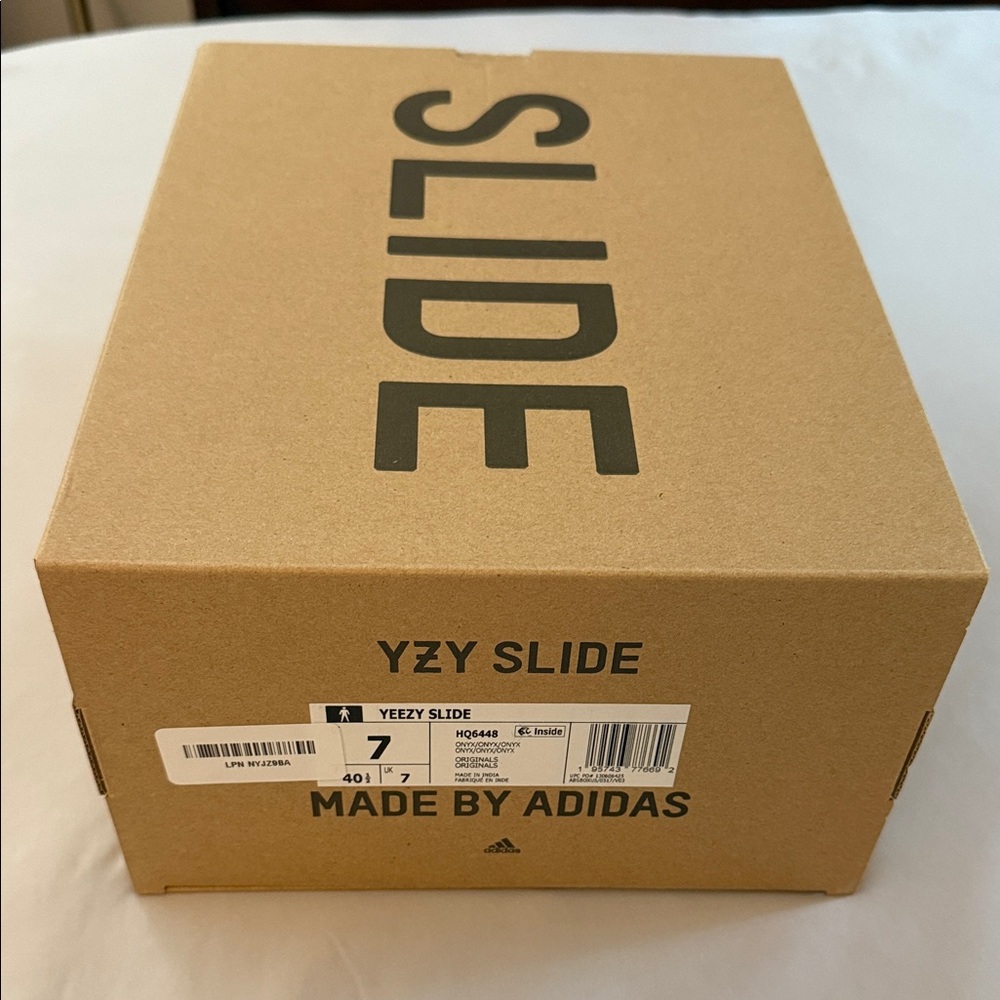 Adidas Yeezy Slides Onyx Size 7 New in Box never worn